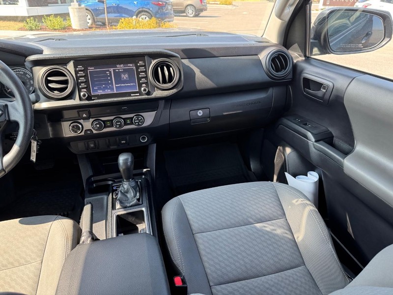 Toyota Tacoma 4WD Vehicle Full-screen Gallery Image 15