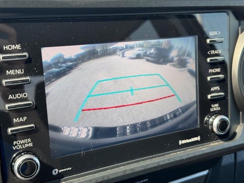 Toyota Tacoma 4WD Vehicle Full-screen Gallery Image 21
