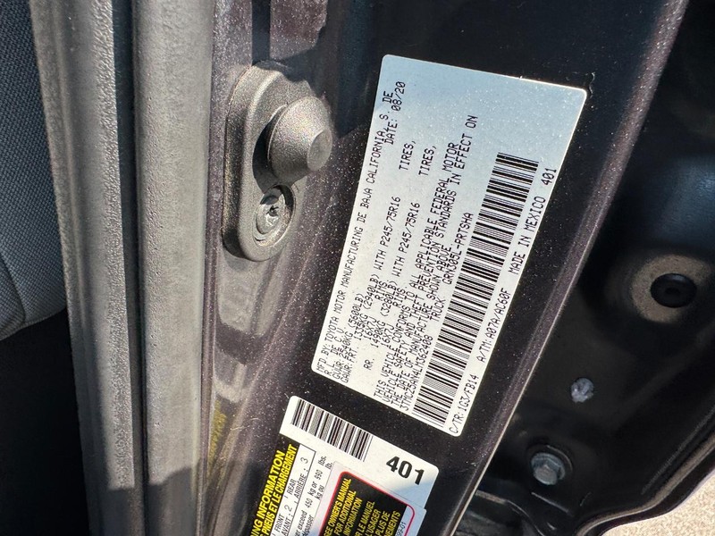 Toyota Tacoma 4WD Vehicle Full-screen Gallery Image 23