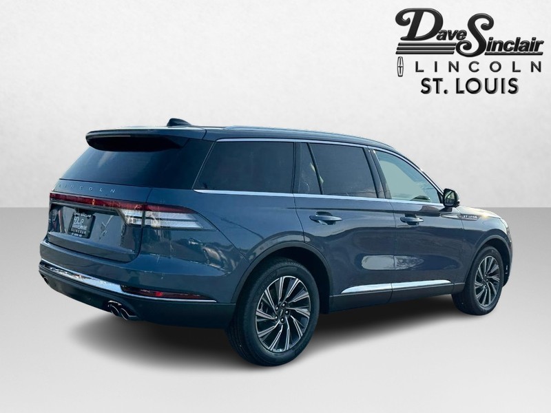Lincoln Aviator Vehicle Full-screen Gallery Image 05