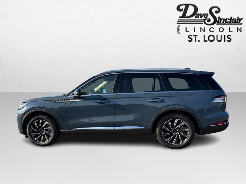 Lincoln Aviator Vehicle Full-screen Gallery Image 09