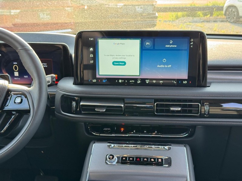 Lincoln Aviator Vehicle Full-screen Gallery Image 18