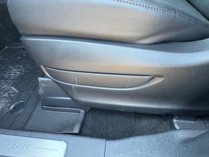 Lincoln Aviator Vehicle Full-screen Gallery Image 20