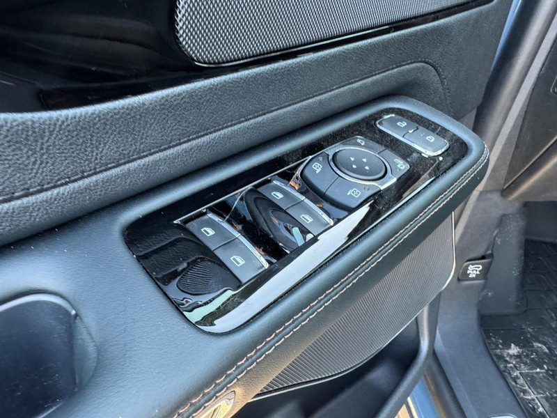 Lincoln Aviator Vehicle Full-screen Gallery Image 21