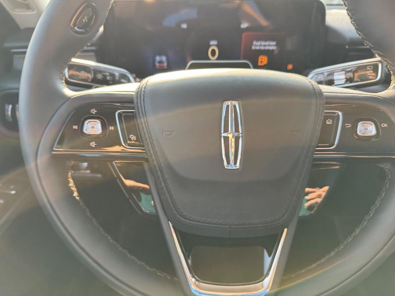 Lincoln Aviator Vehicle Full-screen Gallery Image 22