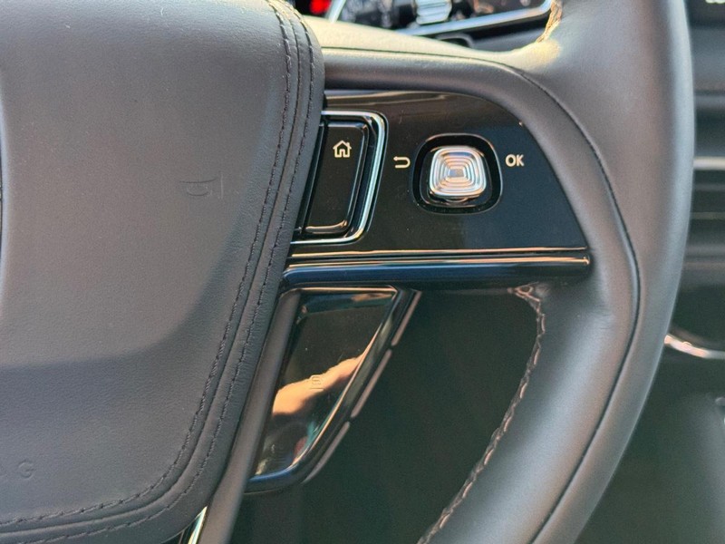 Lincoln Aviator Vehicle Full-screen Gallery Image 24