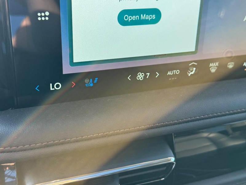 Lincoln Aviator Vehicle Full-screen Gallery Image 25