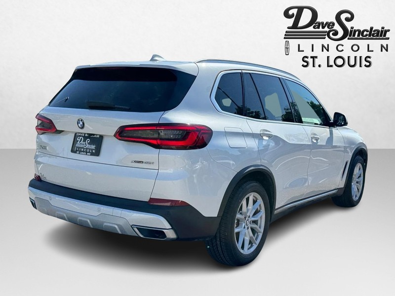 BMW X5 Vehicle Full-screen Gallery Image 05