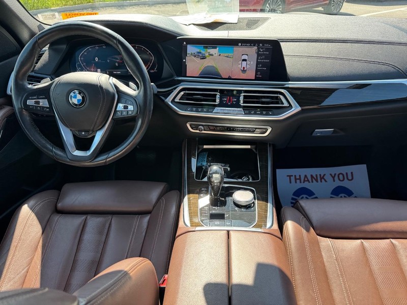 BMW X5 Vehicle Full-screen Gallery Image 16