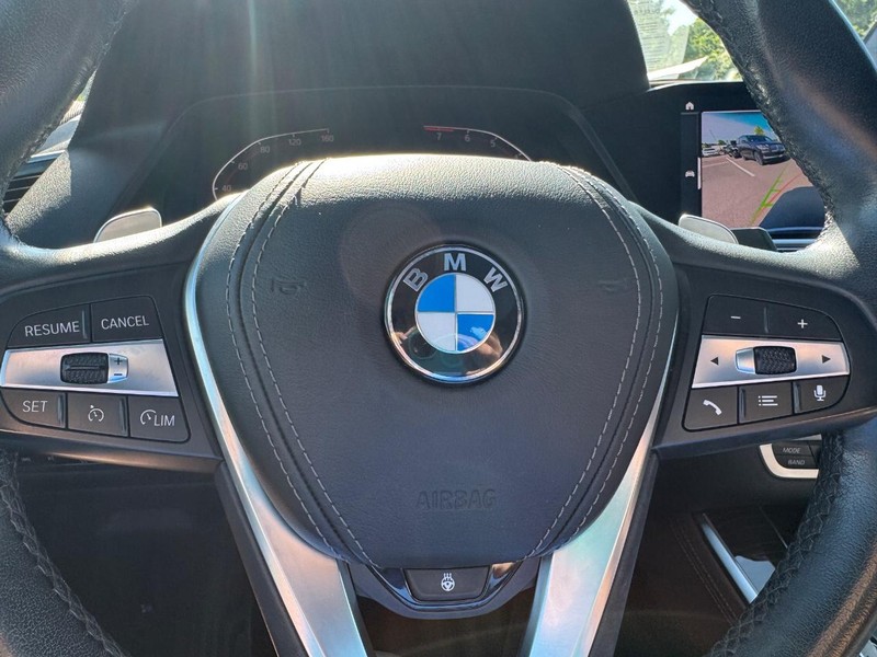 BMW X5 Vehicle Full-screen Gallery Image 21