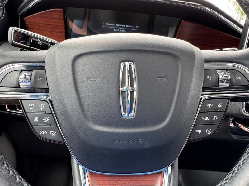 Lincoln Navigator Vehicle Full-screen Gallery Image 22