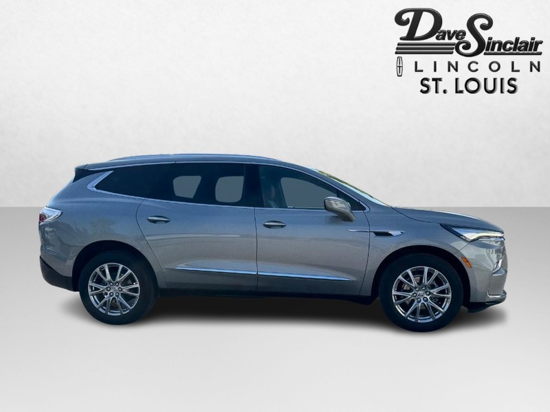 Buick Enclave Vehicle Full-screen Gallery Image 04