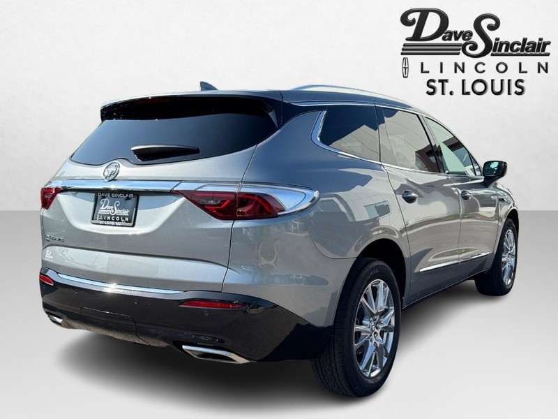 Buick Enclave Vehicle Full-screen Gallery Image 05