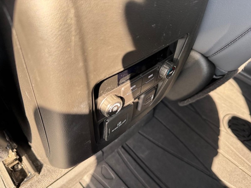 Buick Enclave Vehicle Full-screen Gallery Image 14