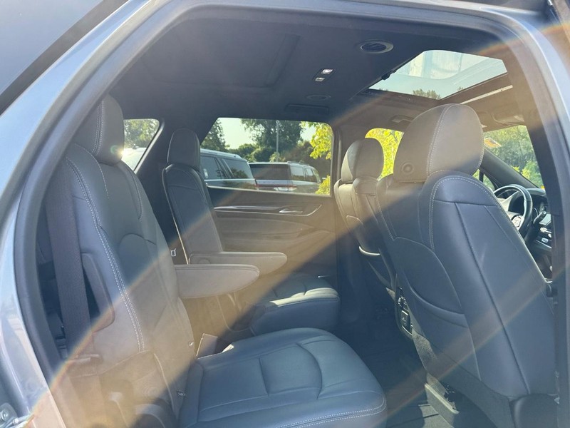 Buick Enclave Vehicle Full-screen Gallery Image 15