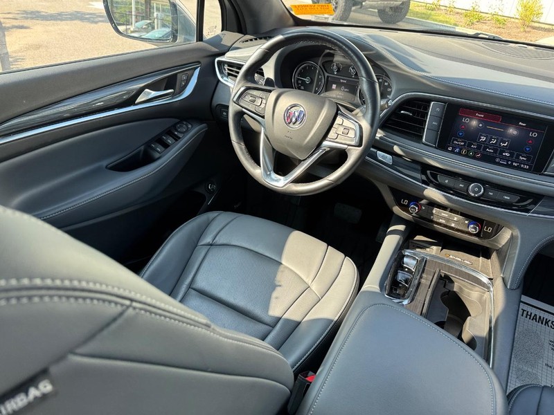 Buick Enclave Vehicle Full-screen Gallery Image 16