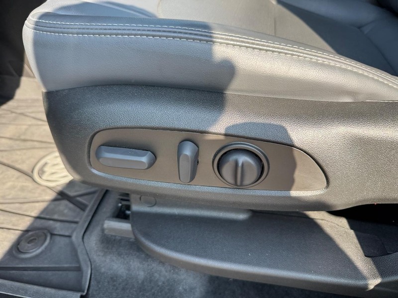 Buick Enclave Vehicle Full-screen Gallery Image 19