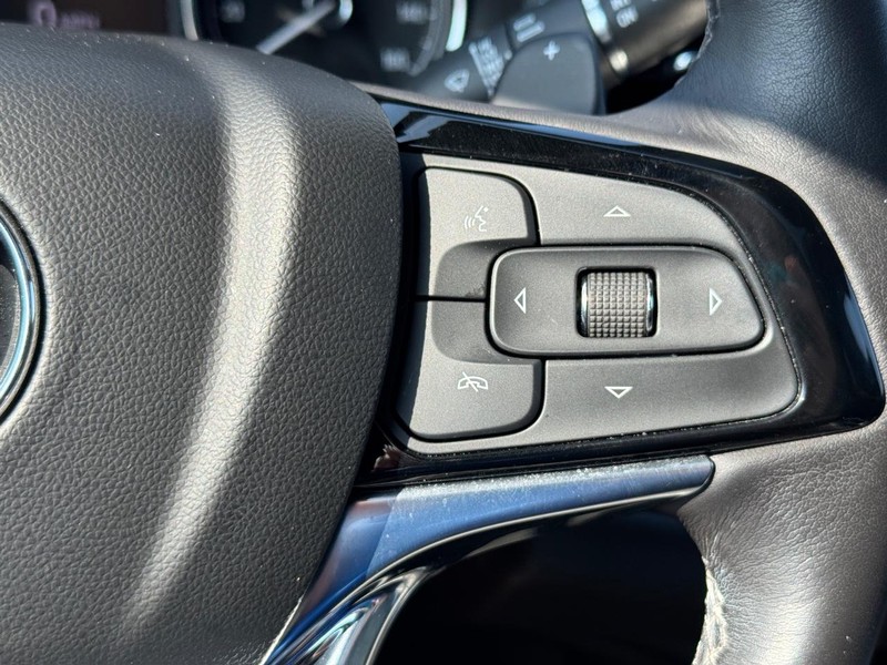 Buick Enclave Vehicle Full-screen Gallery Image 23