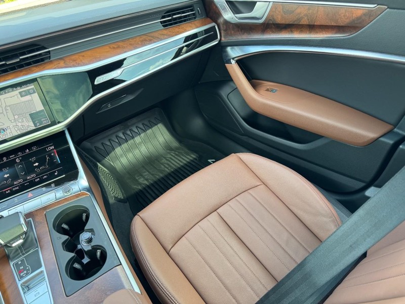 Audi A7 Vehicle Full-screen Gallery Image 15
