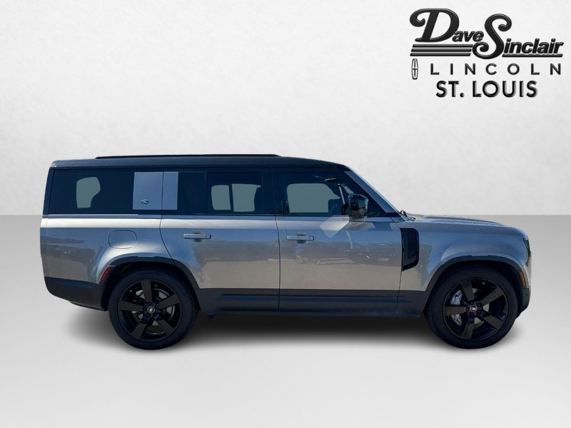 Land Rover Defender Vehicle Full-screen Gallery Image 04