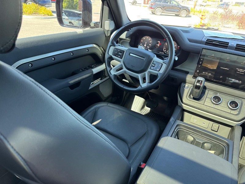 Land Rover Defender Vehicle Full-screen Gallery Image 16