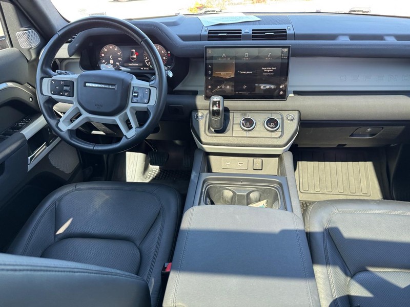 Land Rover Defender Vehicle Full-screen Gallery Image 17