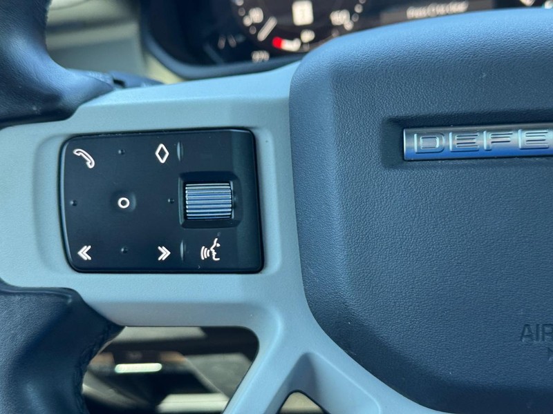 Land Rover Defender Vehicle Full-screen Gallery Image 23