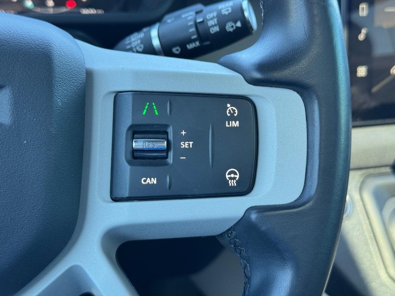 Land Rover Defender Vehicle Full-screen Gallery Image 24