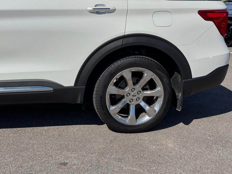 Ford Explorer Vehicle Full-screen Gallery Image 10