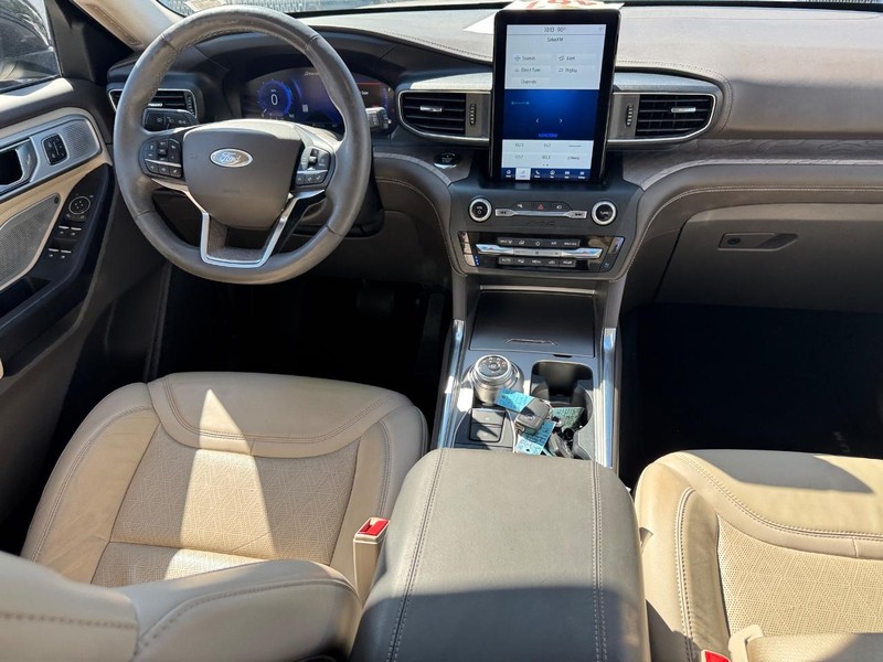 Ford Explorer Vehicle Full-screen Gallery Image 17