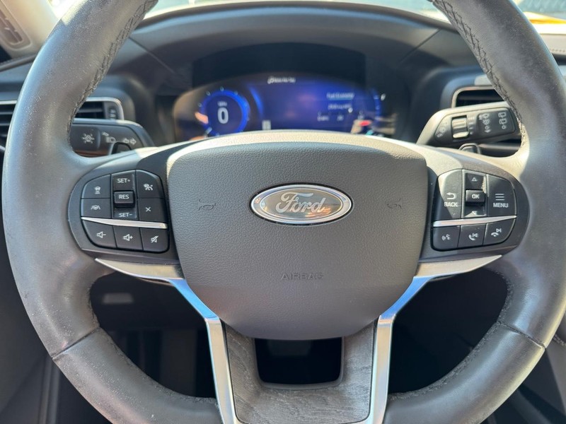 Ford Explorer Vehicle Full-screen Gallery Image 22