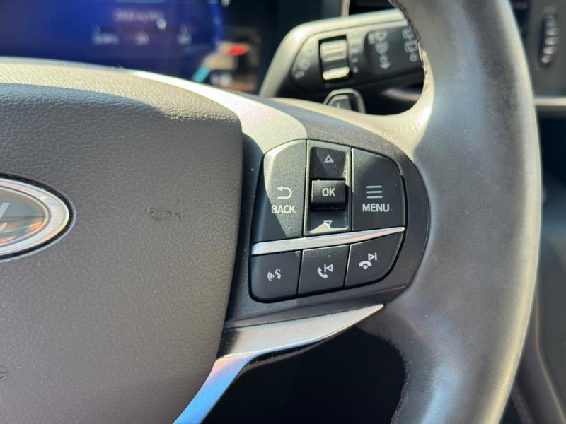 Ford Explorer Vehicle Full-screen Gallery Image 24