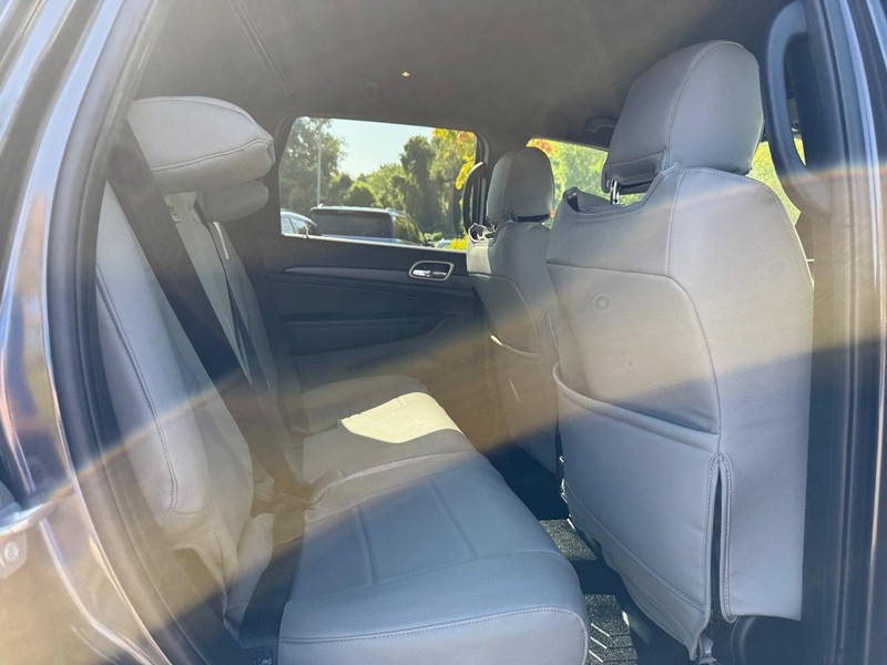 Jeep Grand Cherokee Vehicle Full-screen Gallery Image 12