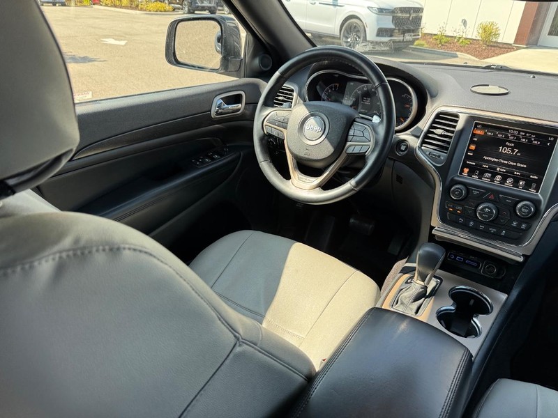 Jeep Grand Cherokee Vehicle Full-screen Gallery Image 13