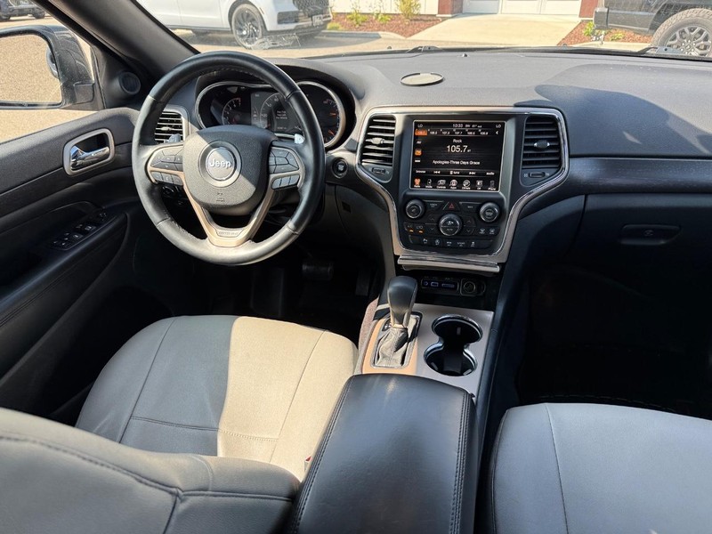 Jeep Grand Cherokee Vehicle Full-screen Gallery Image 14