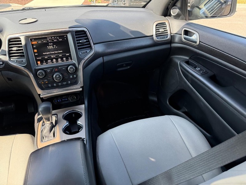 Jeep Grand Cherokee Vehicle Full-screen Gallery Image 15