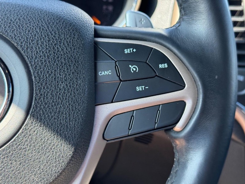 Jeep Grand Cherokee Vehicle Full-screen Gallery Image 20