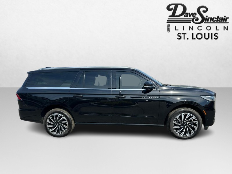 Lincoln Navigator L Vehicle Full-screen Gallery Image 04