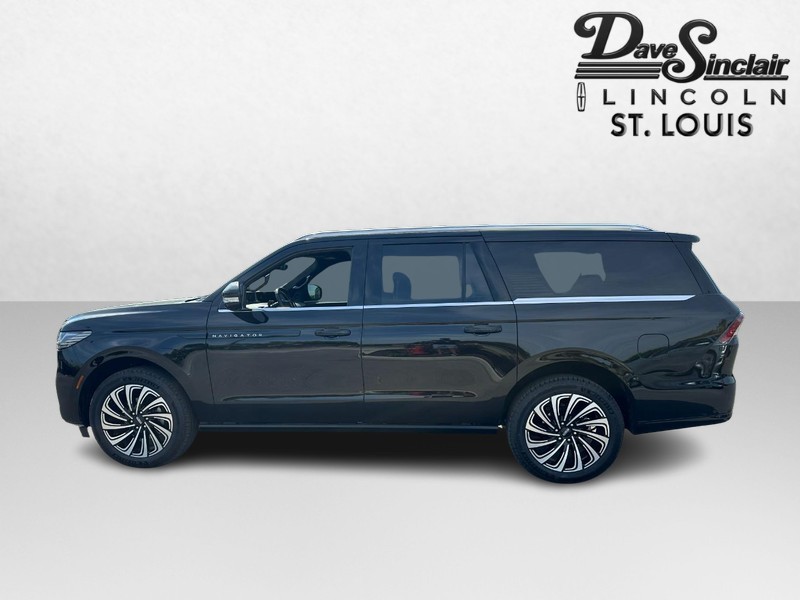 Lincoln Navigator L Vehicle Full-screen Gallery Image 09