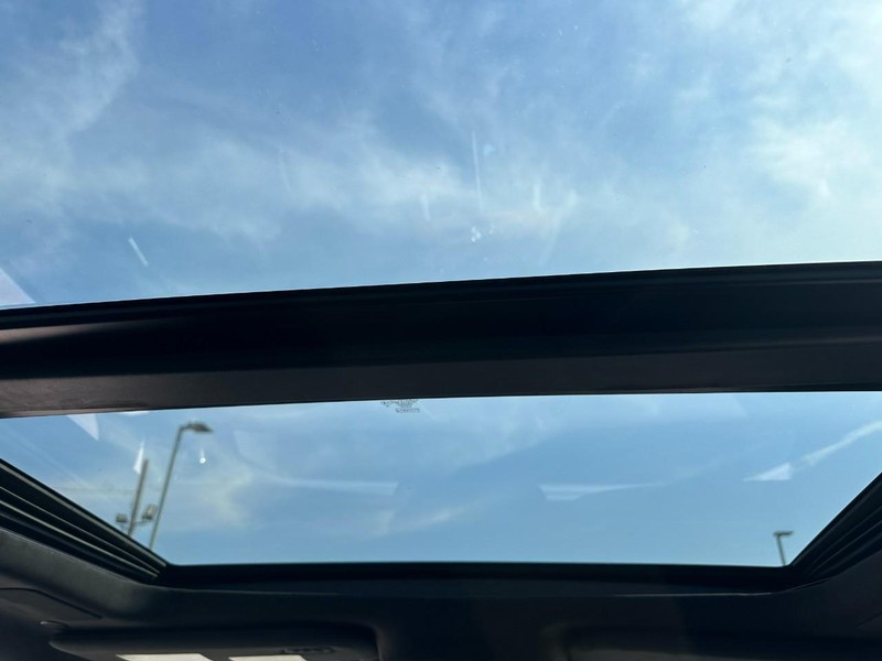 Lincoln Navigator L Vehicle Full-screen Gallery Image 15