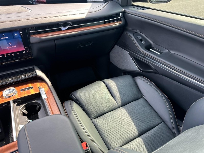 Lincoln Navigator L Vehicle Full-screen Gallery Image 20