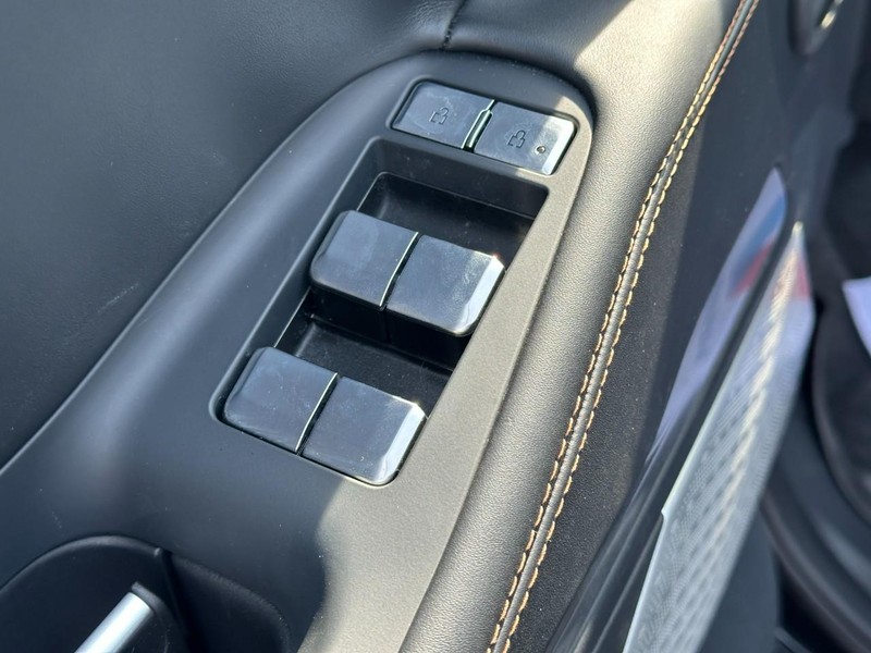 Lincoln Navigator L Vehicle Full-screen Gallery Image 21