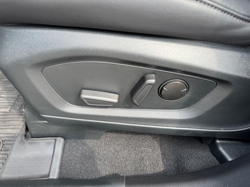 Ford Explorer Vehicle Full-screen Gallery Image 17