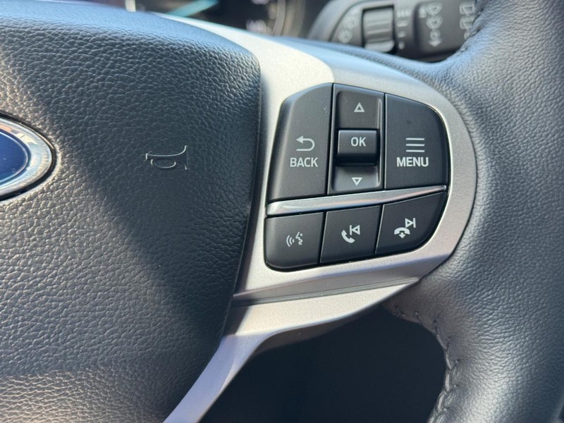 Ford Explorer Vehicle Full-screen Gallery Image 21