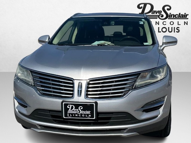 Lincoln MKC Vehicle Full-screen Gallery Image 02