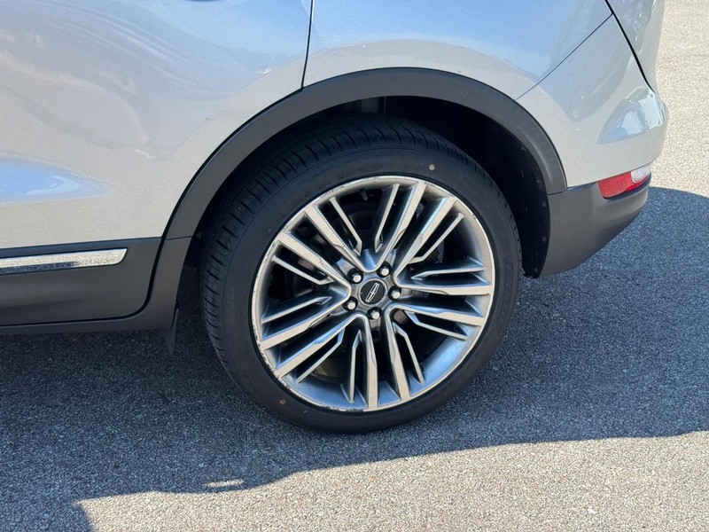 Lincoln MKC Vehicle Full-screen Gallery Image 10