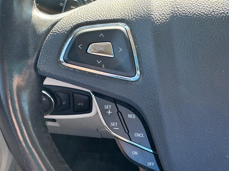 Lincoln MKC Vehicle Full-screen Gallery Image 21
