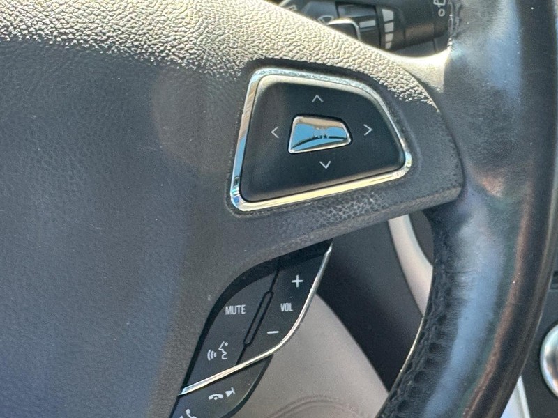 Lincoln MKC Vehicle Full-screen Gallery Image 22
