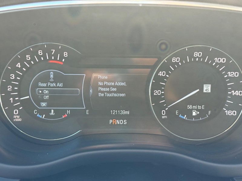 Lincoln MKC Vehicle Full-screen Gallery Image 24