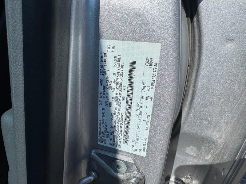 Lincoln MKC Vehicle Full-screen Gallery Image 25